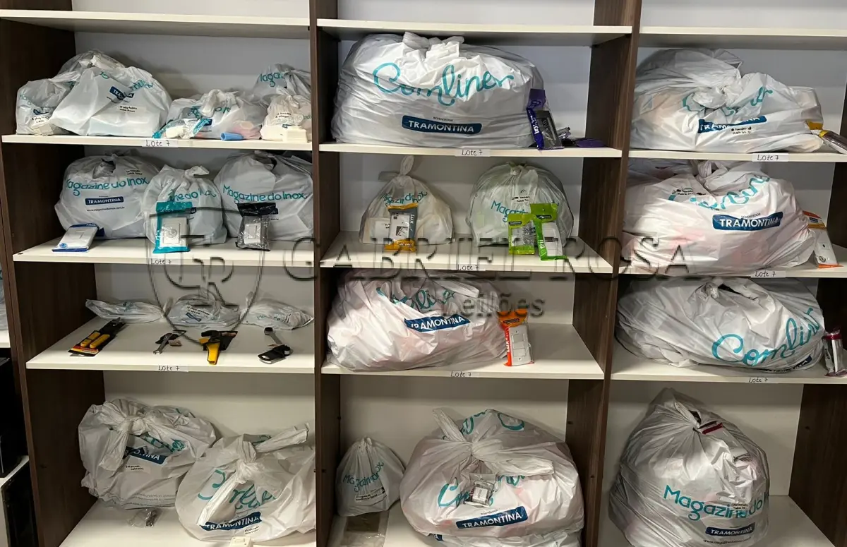 LOTE 007 - Tomadas, plugues, sensores, chaves, entre outros