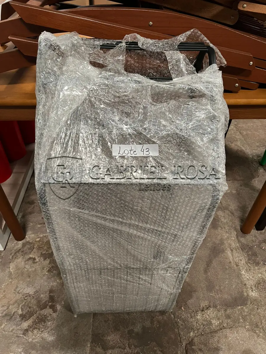 LOTE 043 - Prateleira