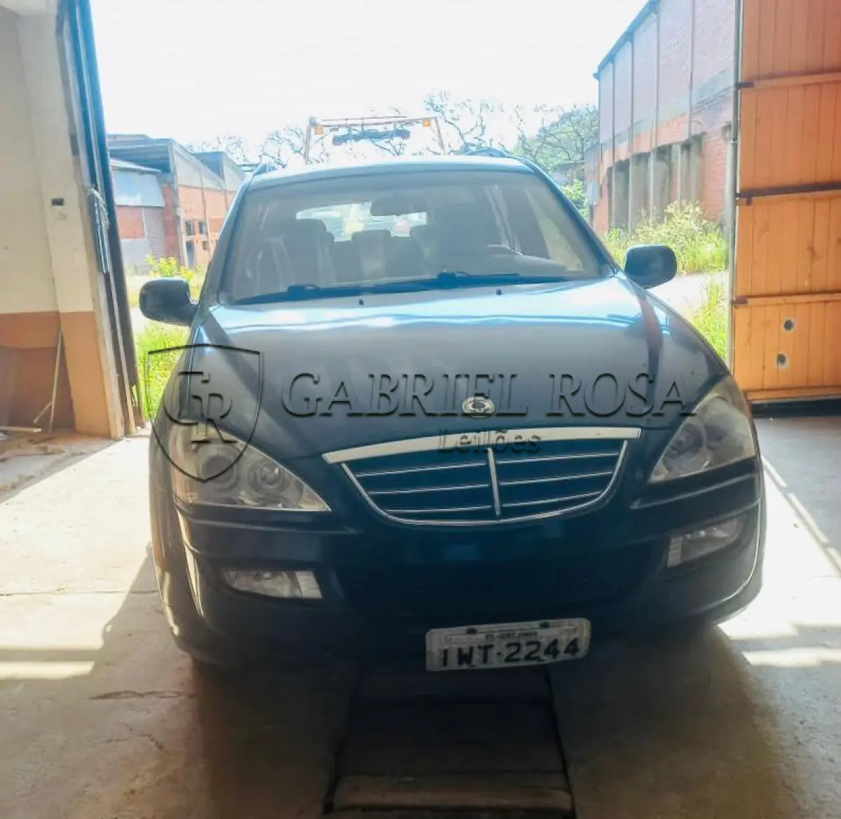 LOTE 001 - Camioneta SSANGYONG KYRONM 200 XDI, ano/modelo 2010, placas IWT2244