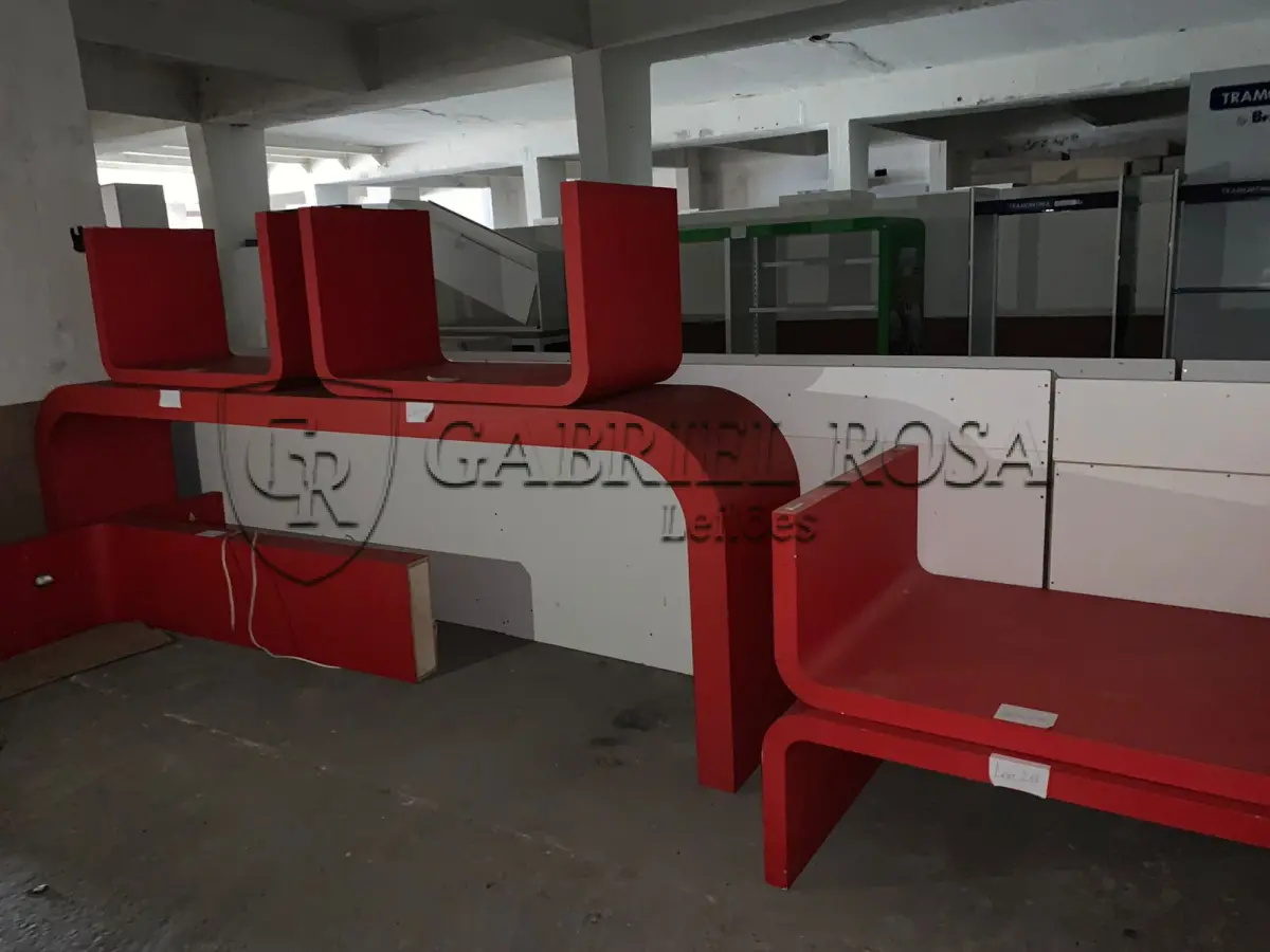 LOTE 218 - Expositores