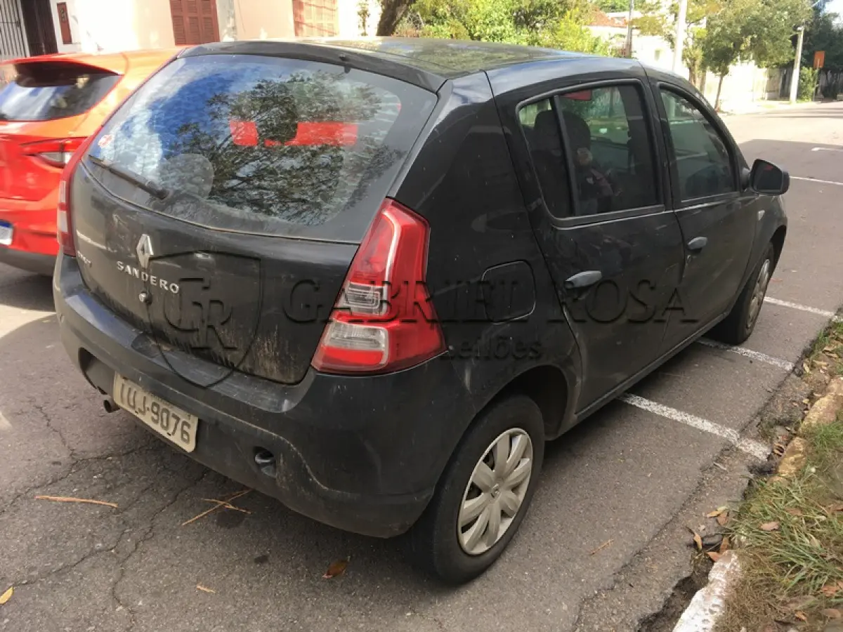 LOTE 001 - Veículo Renault Sandero Authentique 1.0 16V Flex 2013/2013