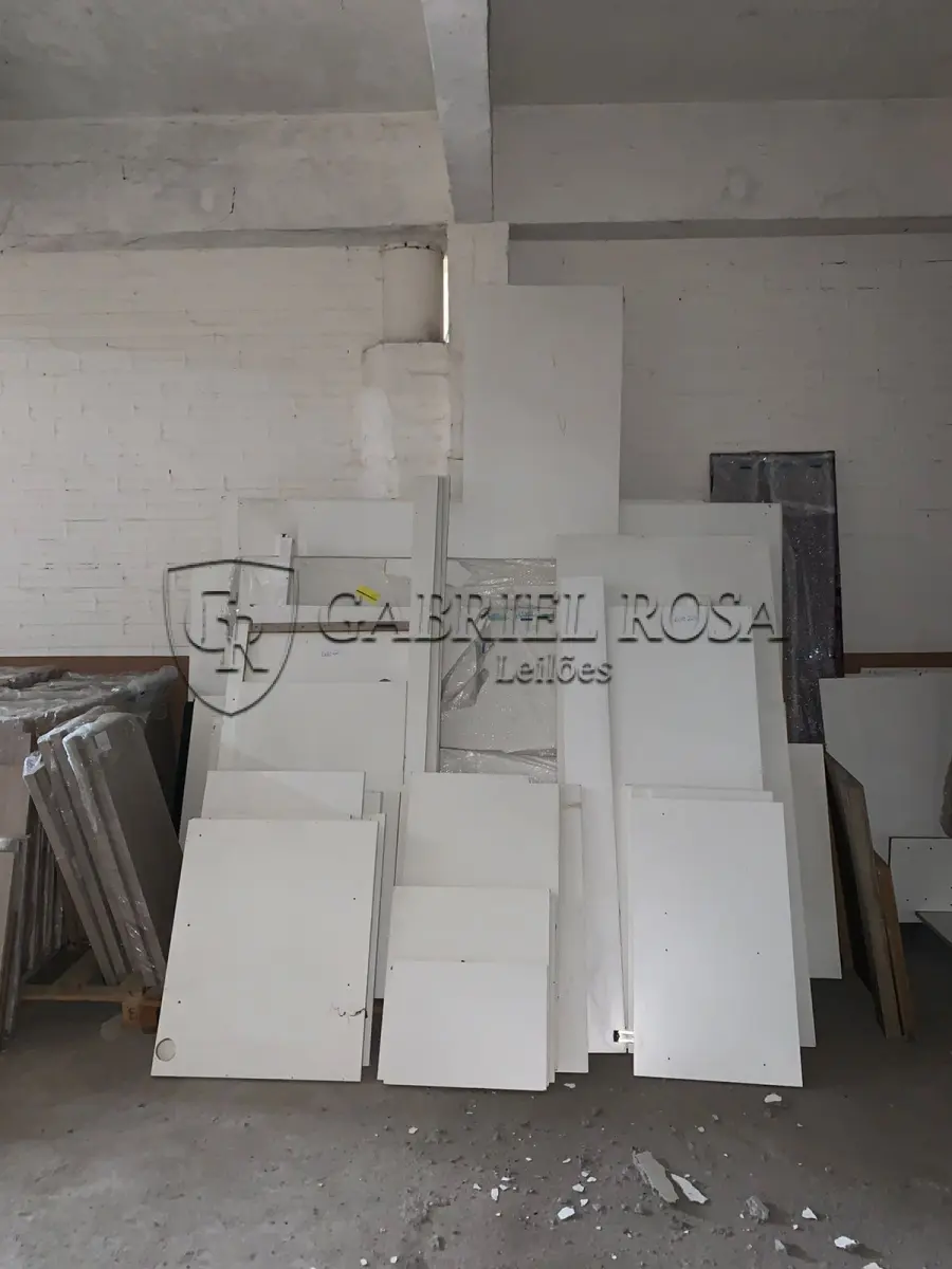 LOTE 221 - Chapas em MDF