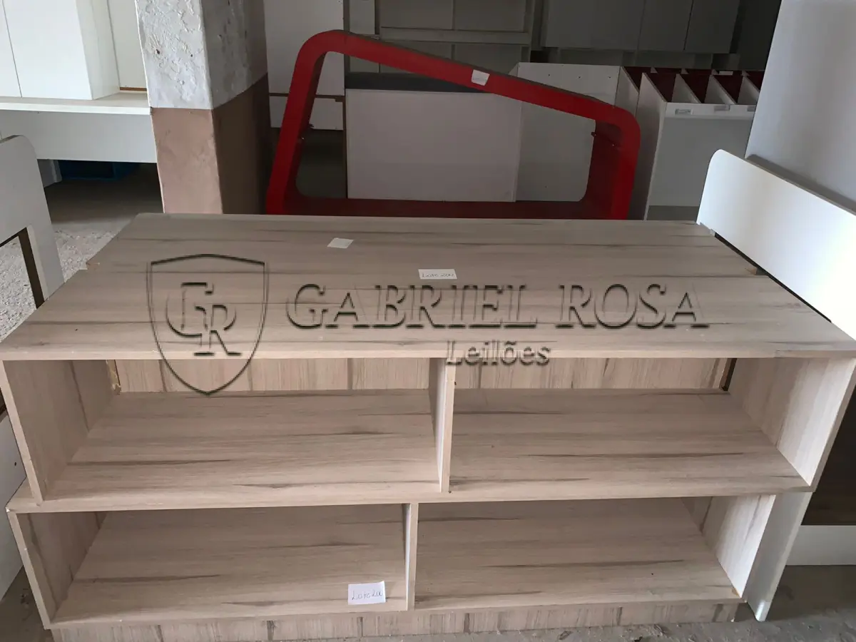 LOTE 200 - Móveis usados