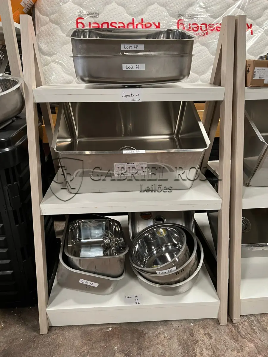 LOTE 183 - Expositores usados