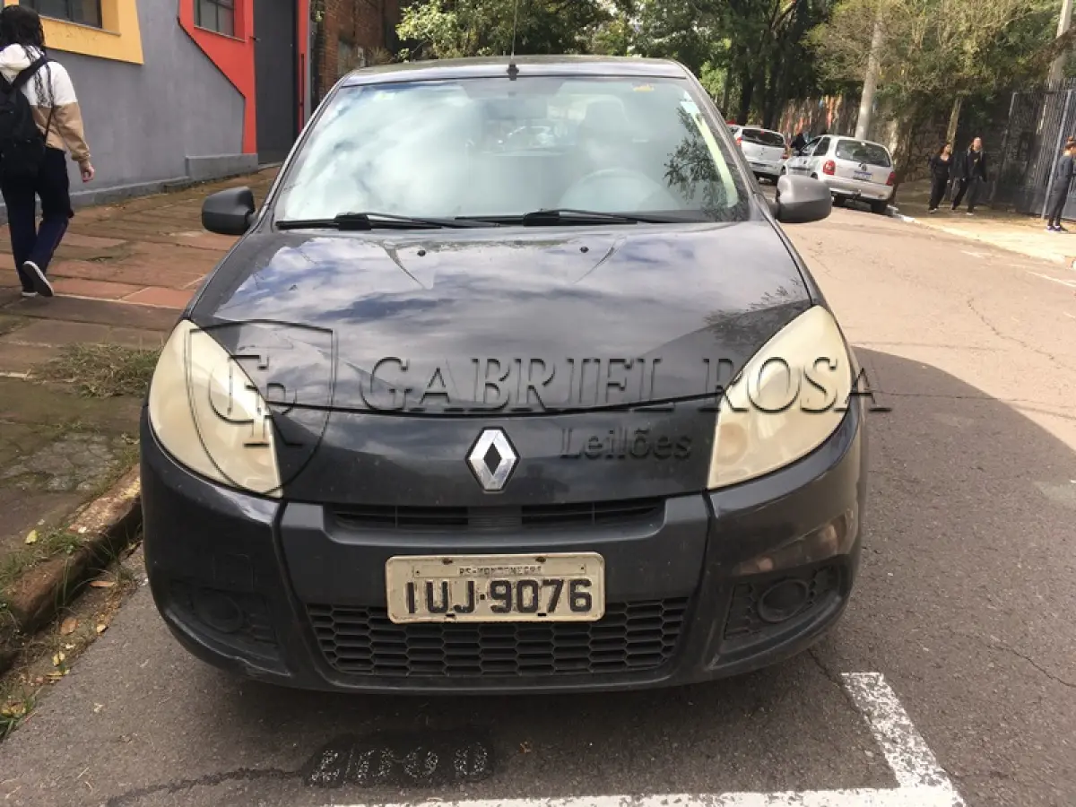 LOTE 001 - Veículo Renault Sandero Authentique 1.0 16V Flex 2013/2013