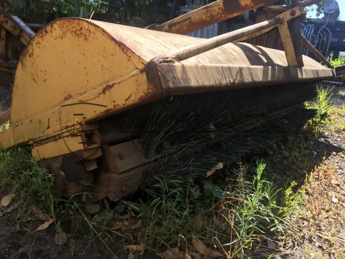 LOTE 016 - VASSOURA MECÂNICA (Ref.: SVM 12)