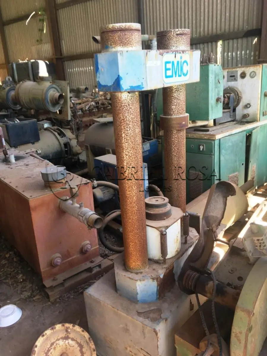 LOTE 025 - PRENSA PARA LABORATÓRIO