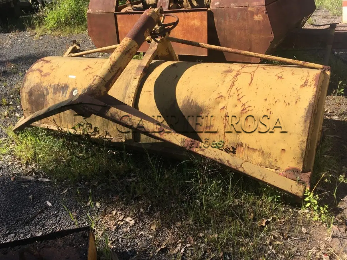 LOTE 016 - VASSOURA MECÂNICA (Ref.: SVM 12)