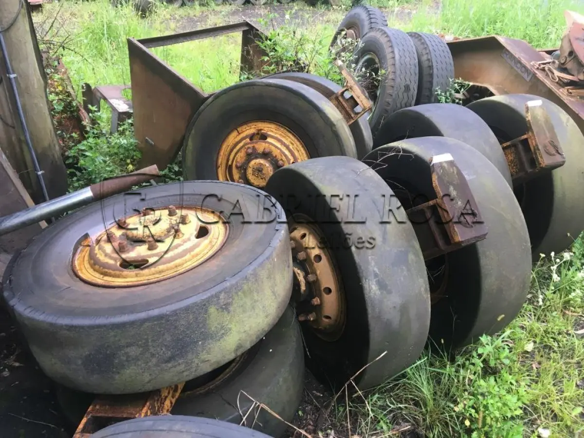 LOTE 045 - ROLO REBOCÁVEL PARA SELAR CANCHA( 04 PEÇAS )