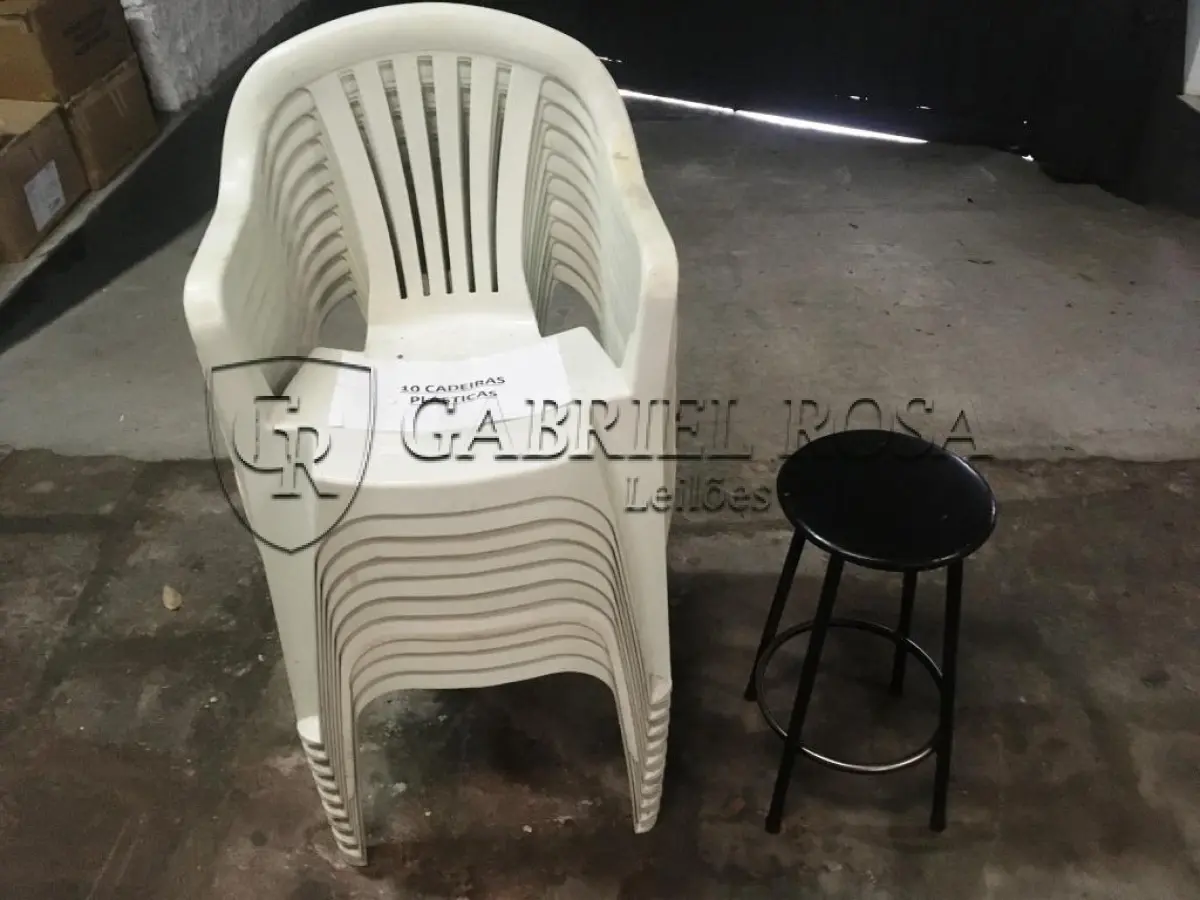 LOTE 012 - Cadeiras modelos diversos( 20 un )