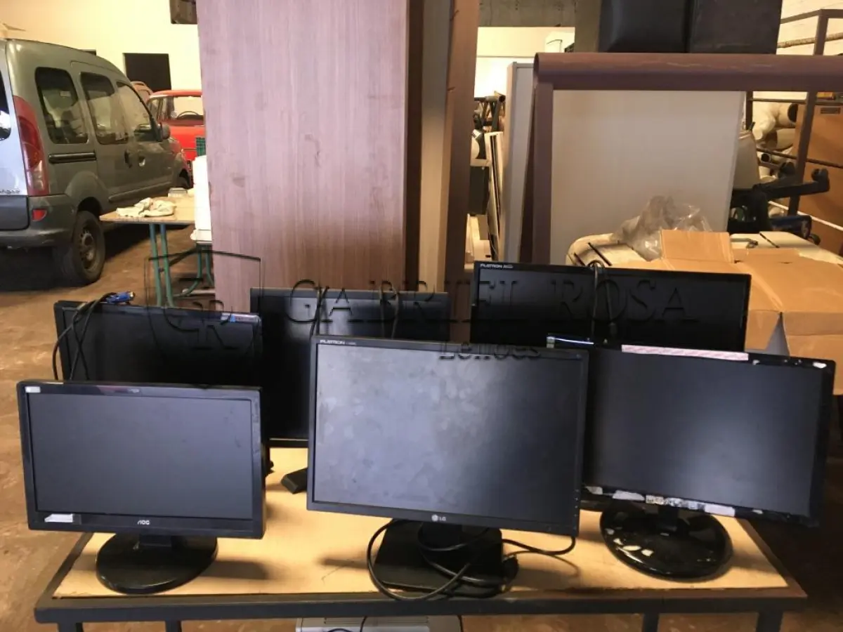 LOTE 002 - Eletrônicos Diversos(monitores, CPUs, modens, estabilizadores, switch entre outros)