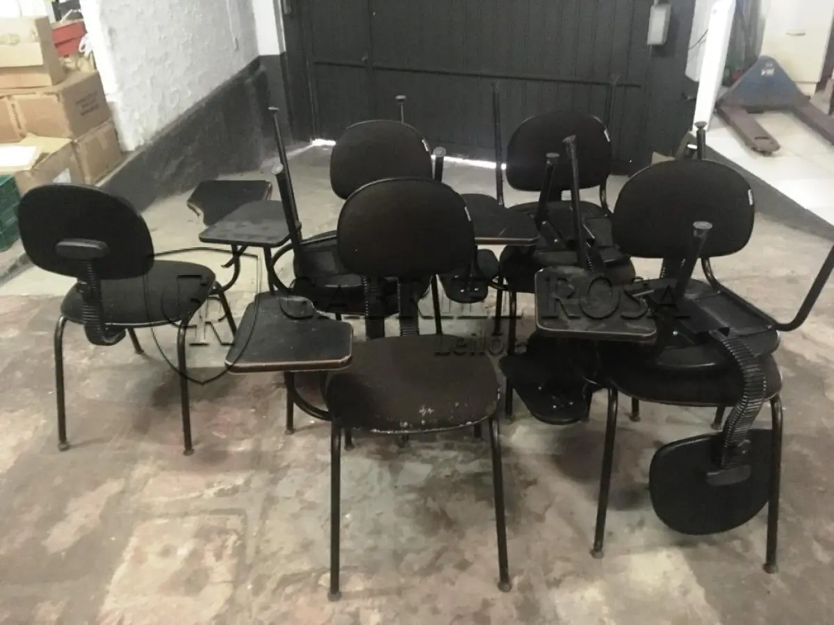 LOTE 011 - Cadeira modelo universitária( 08 un )