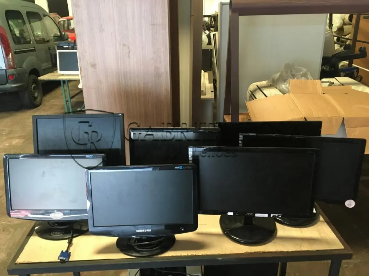 LOTE 002 - Eletrônicos Diversos(monitores, CPUs, modens, estabilizadores, switch entre outros)