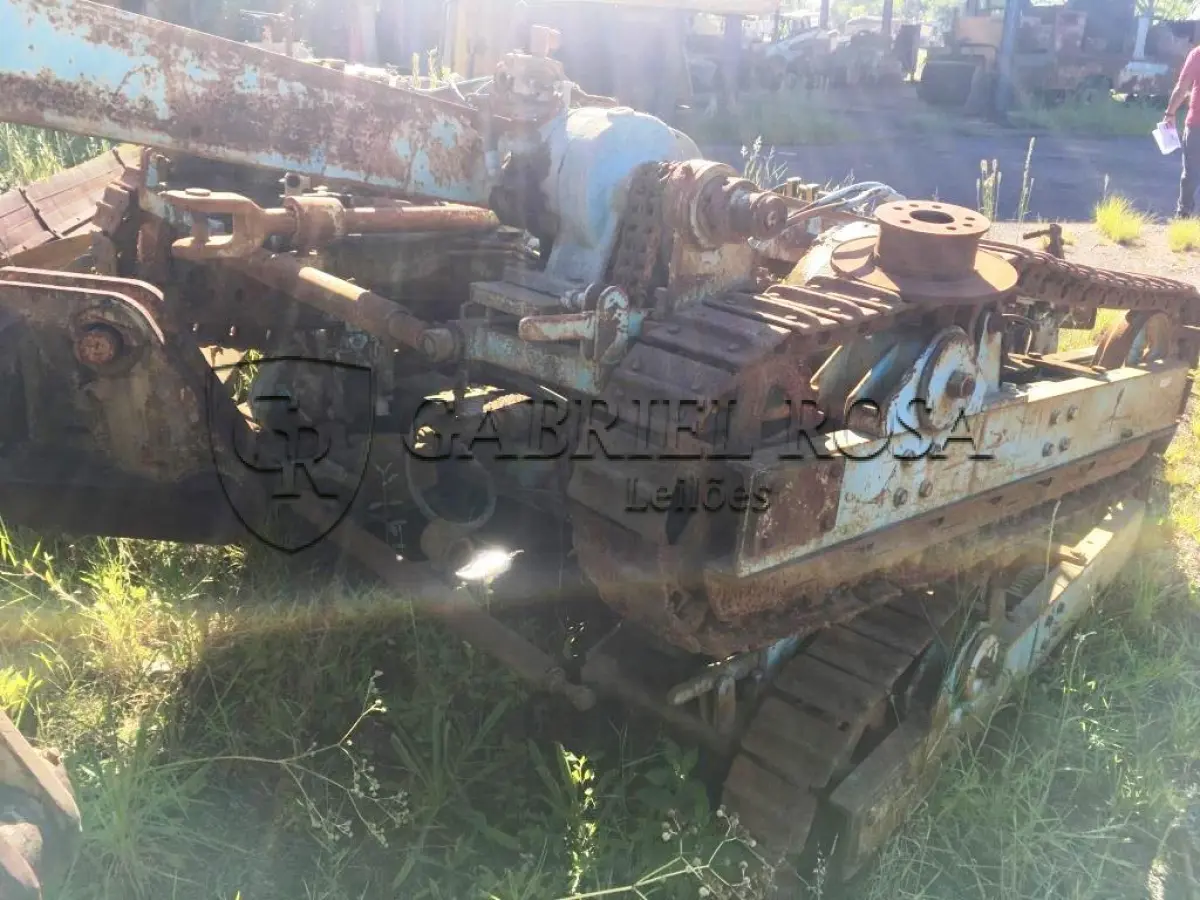 LOTE 011 - PERFURATRIZ BJ 310 (Ref.: SPM)