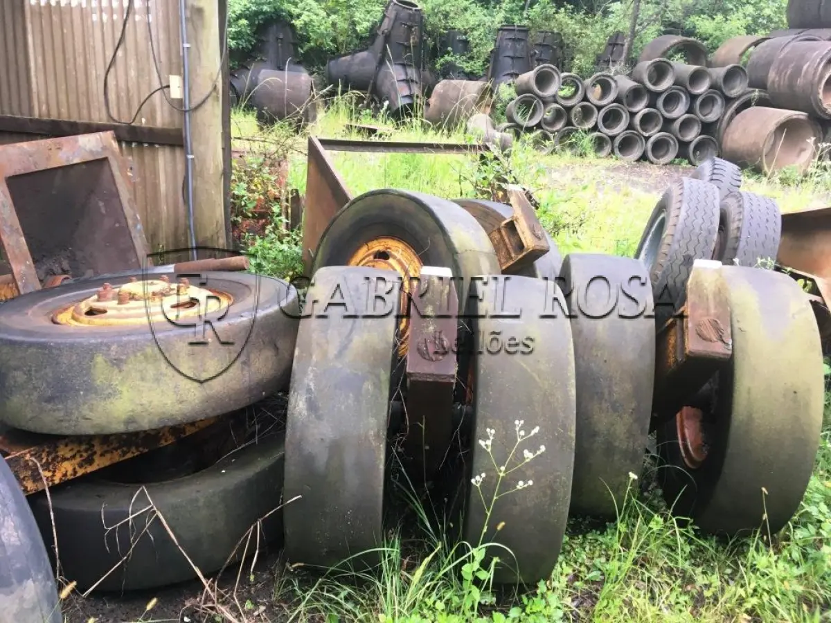 LOTE 045 - ROLO REBOCÁVEL PARA SELAR CANCHA( 04 PEÇAS )