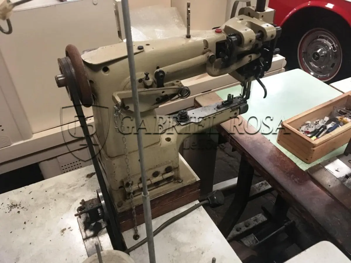 LOTE 030 - Máquinas de costura( 02 un )