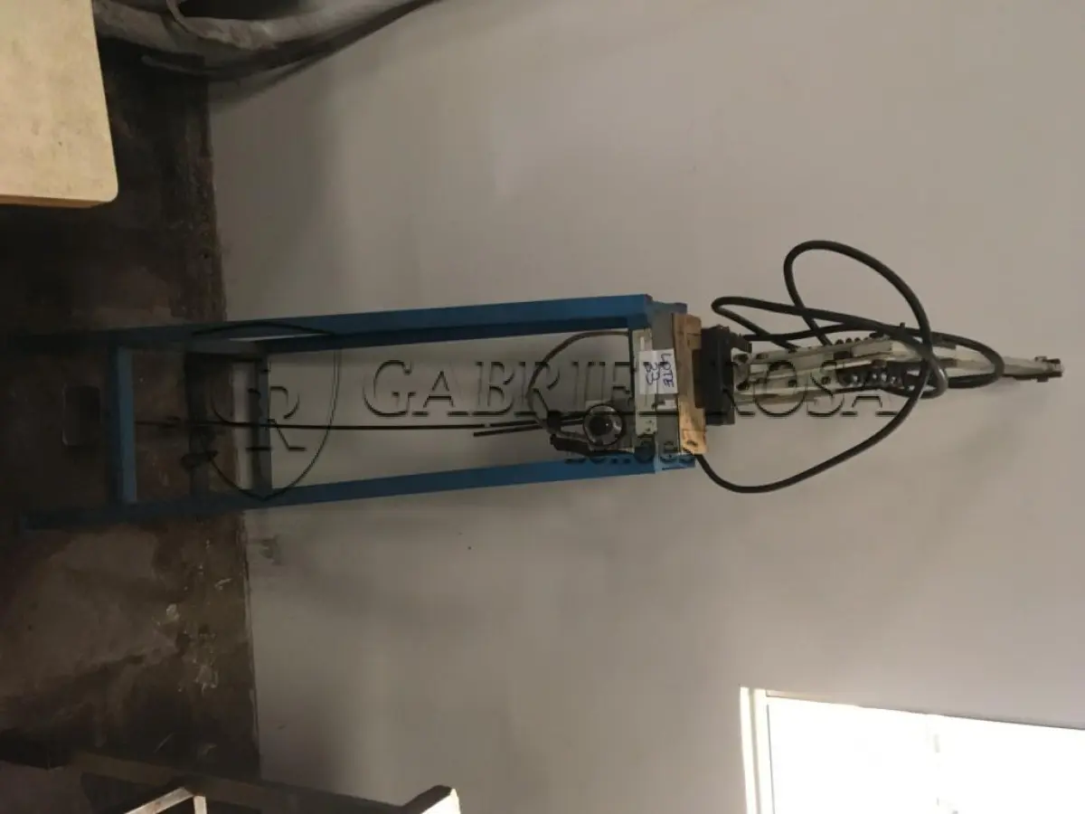 LOTE 033 - Máquina cranfrar e carimbar( 02 un )