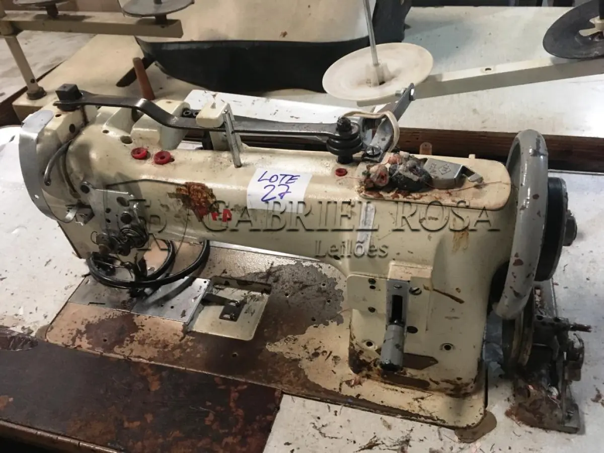 LOTE 027 - Máquinas de costura( 02 un )