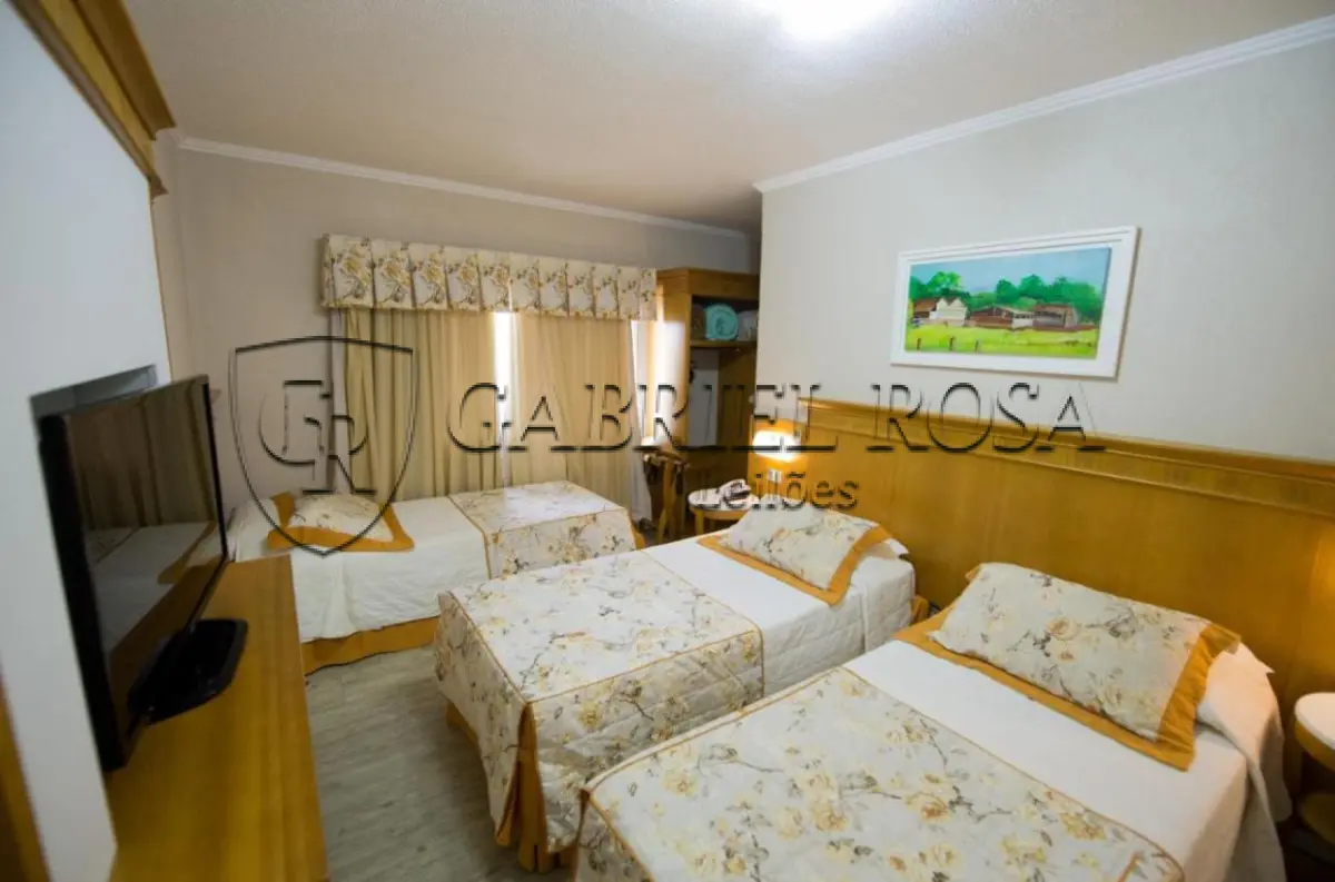 LOTE 001 - Hotel em plena atividade, com 78 apartamentos e demais dependências e instalações e o respectivo terreno com a área superficial de 1.200,00 m², situado na Rua João Carniel, nº 567, Bairro Carniel, Gramado/RS. Matrícula nº 6.832 do Registro de Imóveis da Comarca de Gramado/RS, e conforme Certidão de Construção nº 108 da Secretaria de Fazenda da Prefeitura Municipal de Gramado. NA PRIMEIRA HASTA PÚBLICA SERÃO ACEITOS LANCES A PARTIR DE 70%(setenta por cento) DA AVALIAÇÃO DO IMÓVEL.