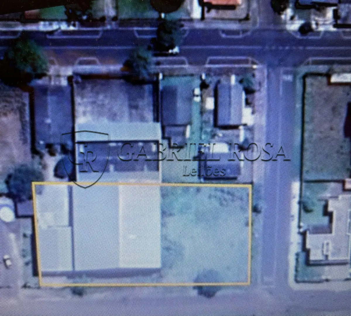 LOTE 001 - Prédio Industrial com área de 900,00 m², e o respectivo terreno com área de 1.842,00 m², situado na Rua Pedro Trott, nº 680, Bairro Figueira, Igrejinha/RS.  Matrícula nº 12.040 do Registro de Imóveis de Igrejinha/RS, e do Cadastro Imobiliário nº 121851 da Prefeitura Municipal de Igrejinha/RS.  A construção em alvenaria que existe no referido imóvel não encontra-se averbada.