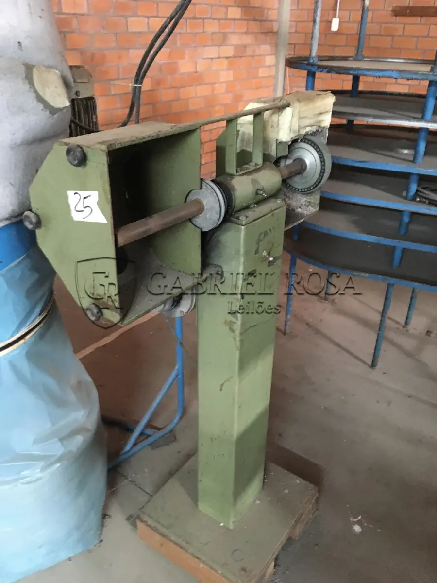 LOTE 078 - Máquina de esmeril