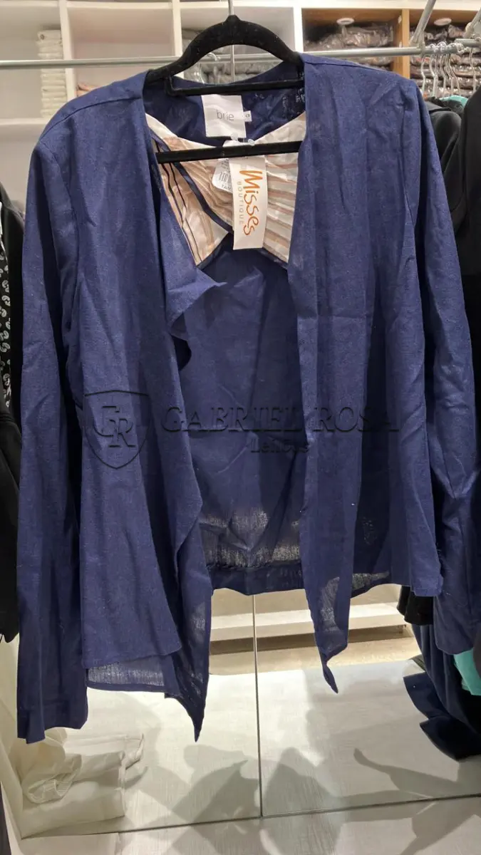 LOTE 001 - Calças Femininas, Bermudas Femininas, Blusões e Blusas de Lã,  Toucas, Camisas Femininas, Camisas Femininas Manga Longa, Macacão Feminino, Saias Femininas, Vestidos Femininos, Biquinis, Maiôs, Jaquetas de Couro Sintético, Jaqueta de  Brim Feminina, Casaco de Lã Feminino, Casacos Femininos, Camisetas Masculinas Manga Curta