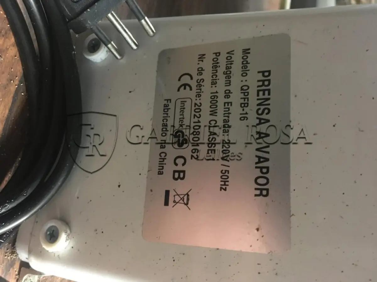 LOTE 025 - Máquina de passar roupa