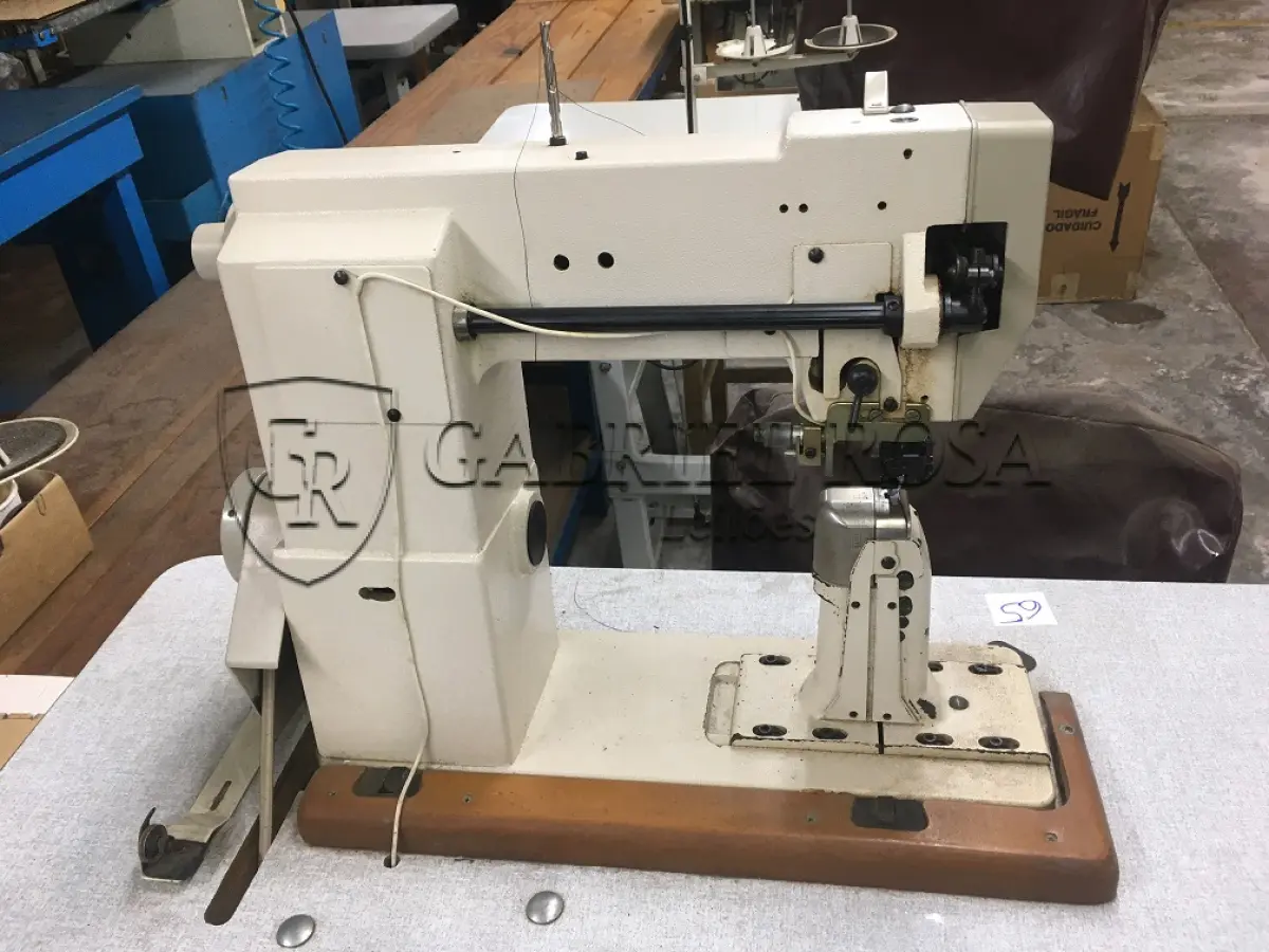 LOTE 120 - Máquina de costura