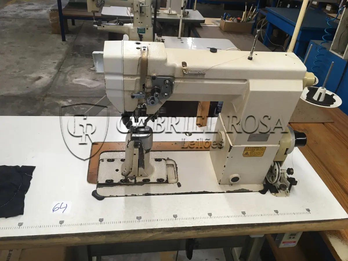 LOTE 118 - Máquina de costura