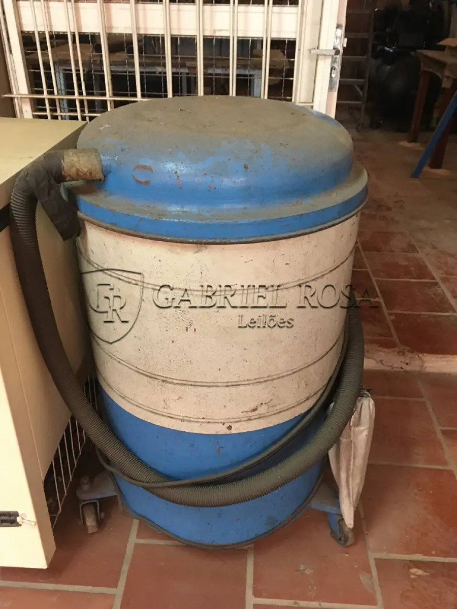 LOTE 114 - Aspirador de pó industrial