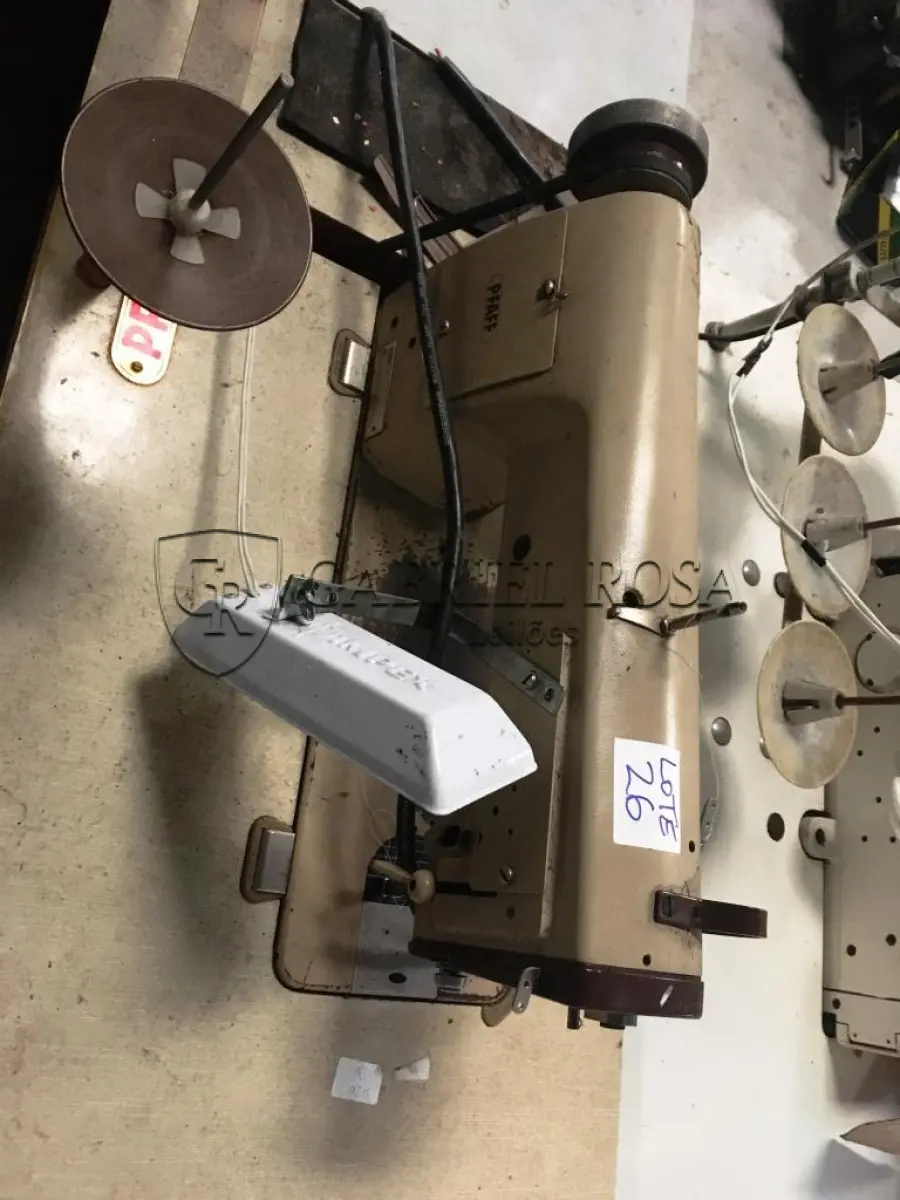 LOTE 026 - Máquinas de costura( 02 un )