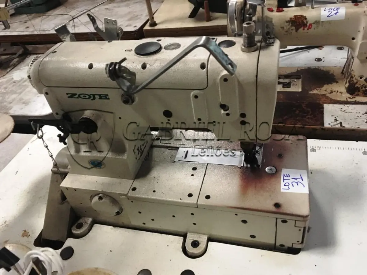 LOTE 031 - Máquinas de costura( 02 un )