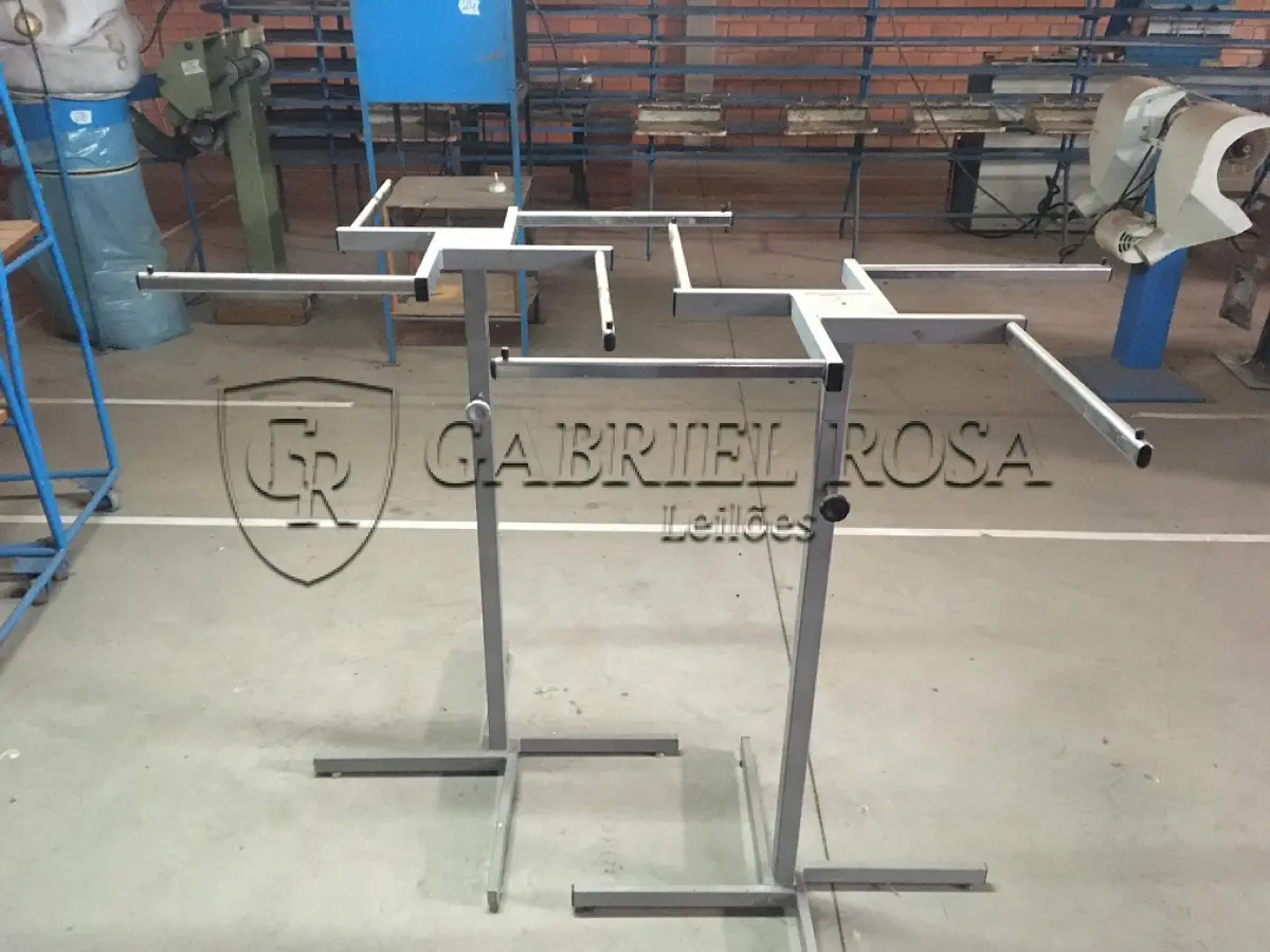 LOTE 160 - Arara metálica( 02 un )