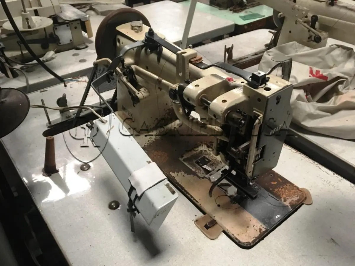 LOTE 030 - Máquinas de costura( 02 un )