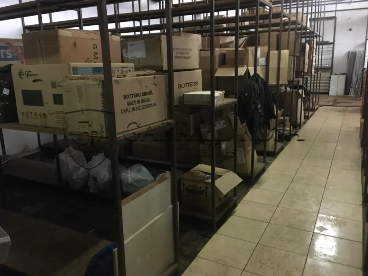 LOTE 055 - Sucata de vidro e papelão