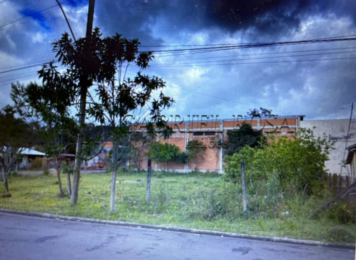 LOTE 001 - Prédio Industrial com área de 900,00 m², e o respectivo terreno com área de 1.842,00 m², situado na Rua Pedro Trott, nº 680, Bairro Figueira, Igrejinha/RS.  Matrícula nº 12.040 do Registro de Imóveis de Igrejinha/RS, e do Cadastro Imobiliário nº 121851 da Prefeitura Municipal de Igrejinha/RS.  A construção em alvenaria que existe no referido imóvel não encontra-se averbada.