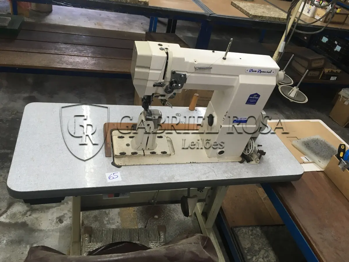LOTE 120 - Máquina de costura
