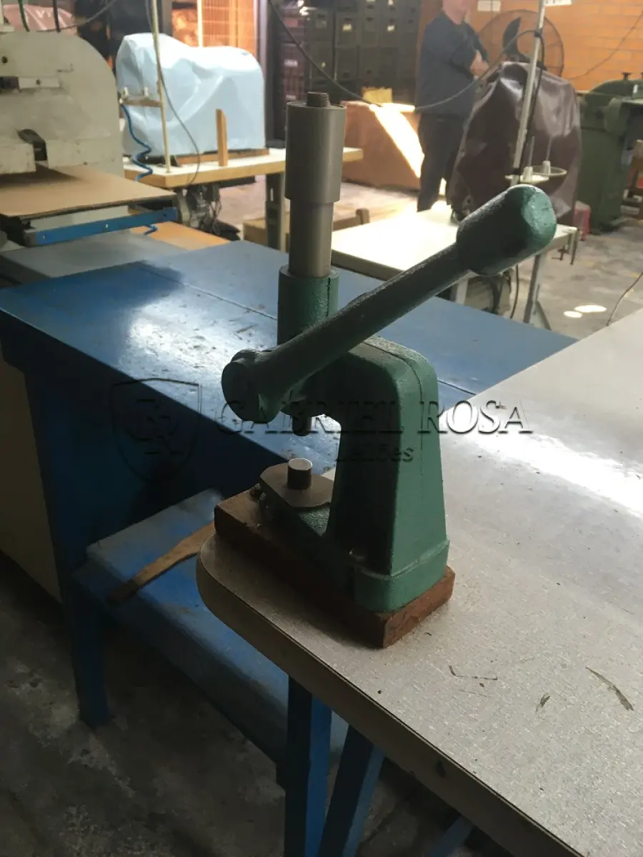 LOTE 112 - Máquina de prensar