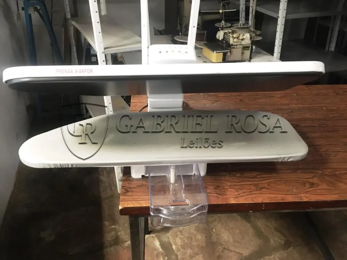 LOTE 025 - Máquina de passar roupa