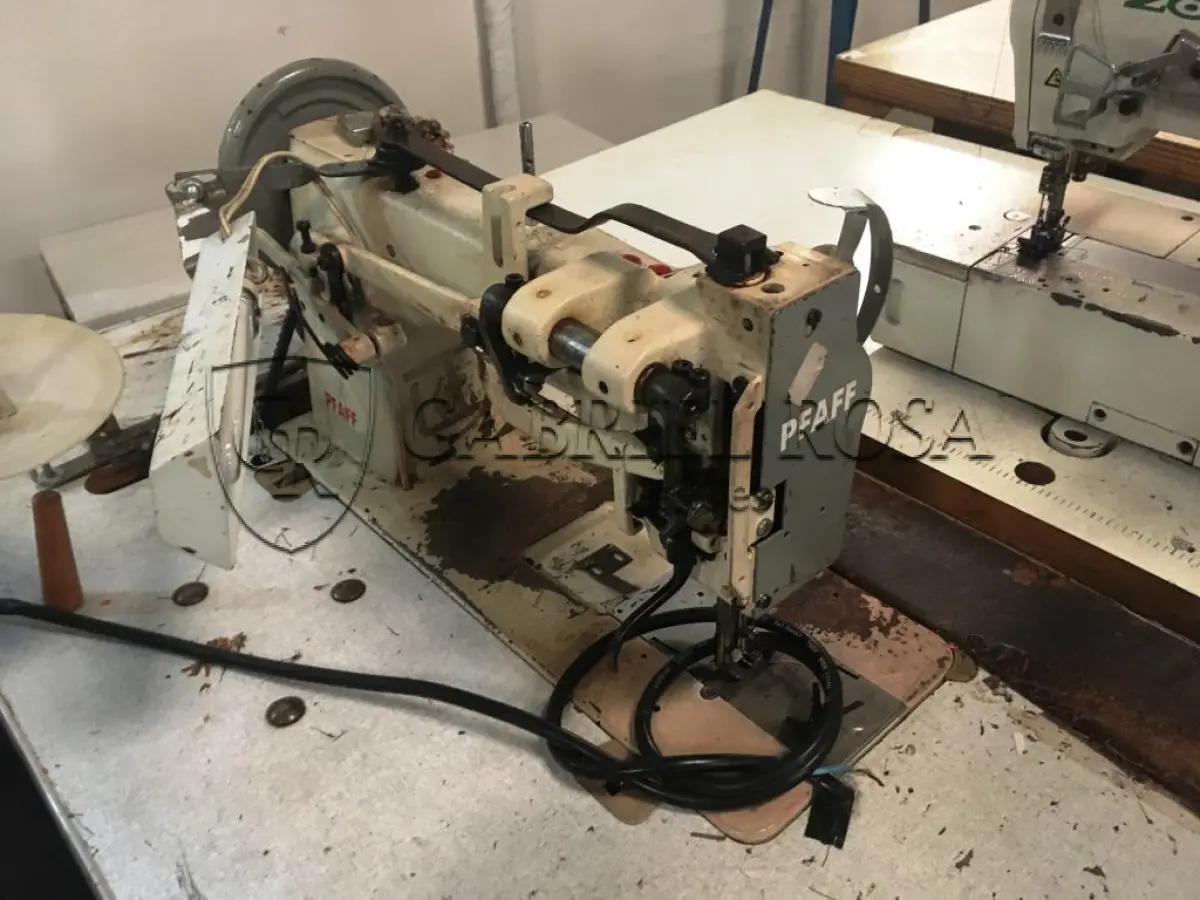 LOTE 027 - Máquinas de costura( 02 un )