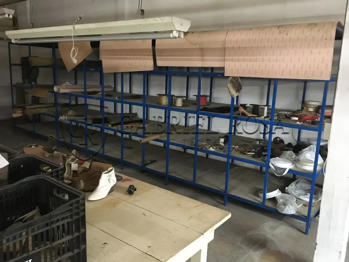 LOTE 132 - Prateleiras( 02 un )