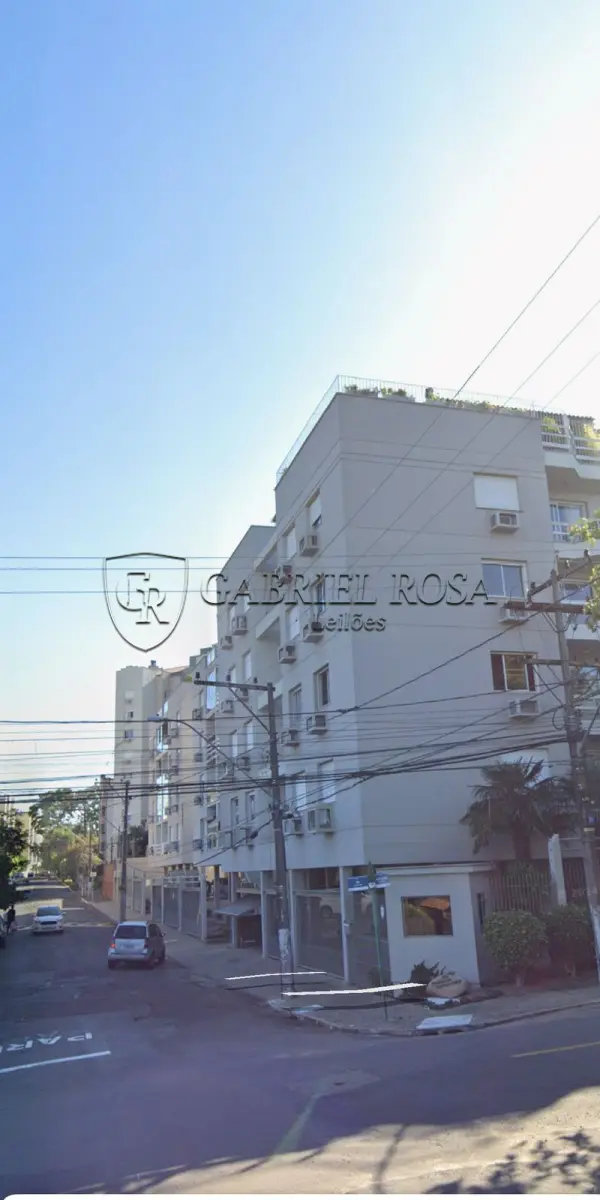 LOTE 001 - O apartamento residencial nº 501, Bloco B, localizado no quinto pavimento ou quarto andar, com área privativa de 124,99 m², e o Box nº 11 do Bloco B, com área privativa de 7,62 m², do Edifício Jardim Rivadávia Fernandes, situado na Rua Avaí, nº 338, Bairro Vila Rosa, Novo Hamburgo/RS. Registrados sob matrículas 32.945 e 32.961