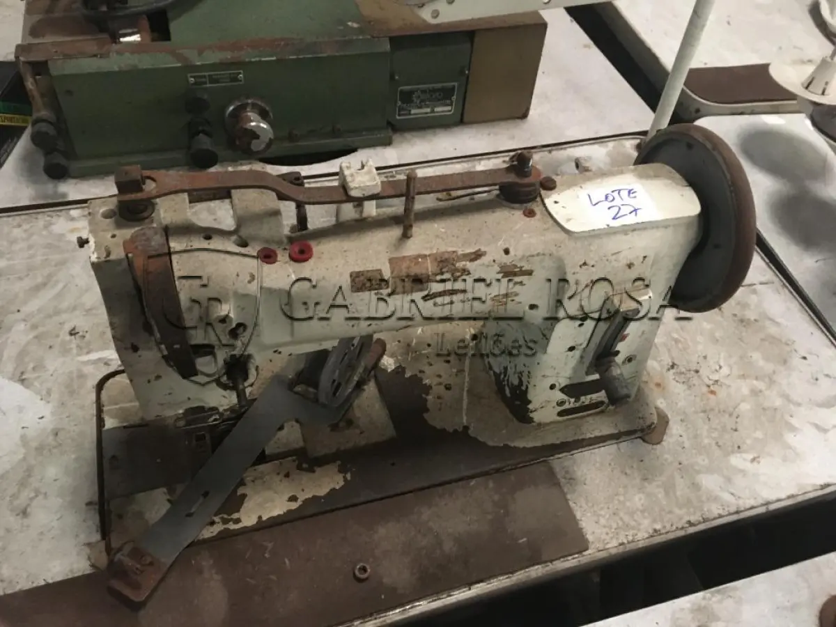 LOTE 027 - Máquinas de costura( 02 un )