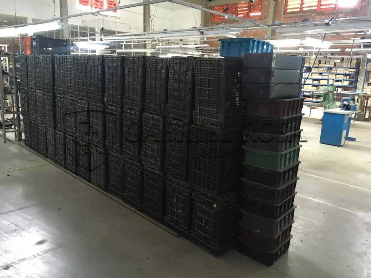 LOTE 137 - Caixas de plástico( 30 un )