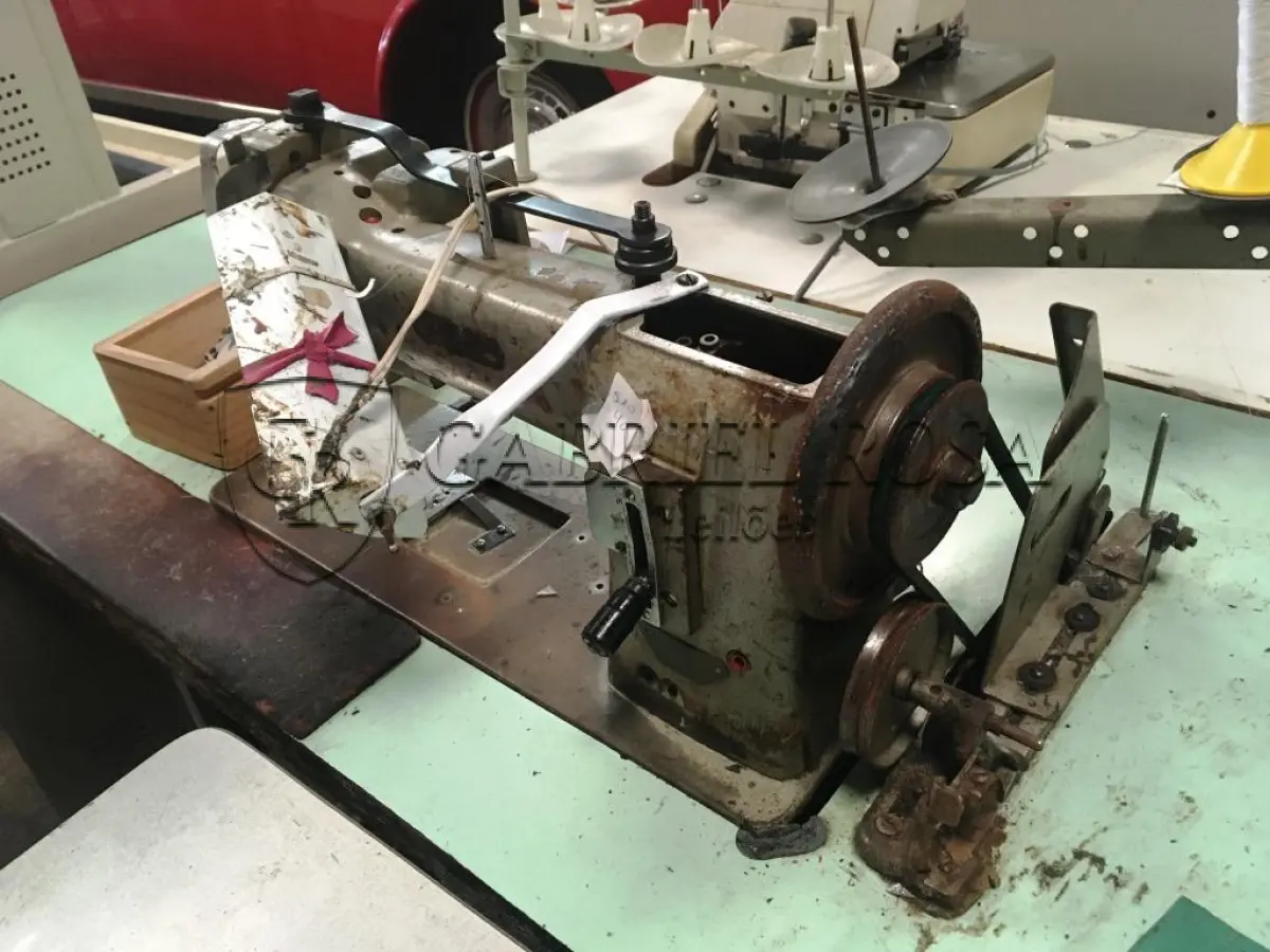 LOTE 029 - Máquinas de costura( 02 un )