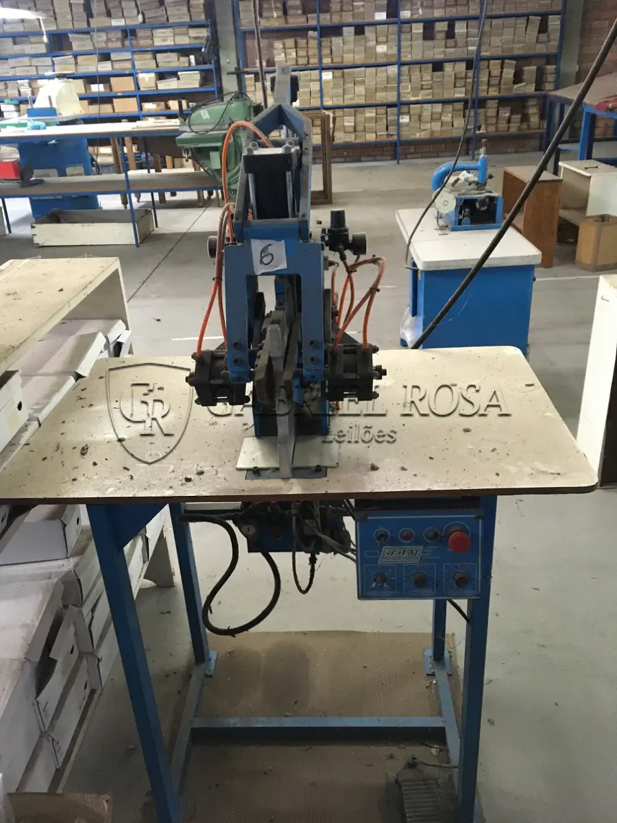 LOTE 062 - Máquina de fazer cambré