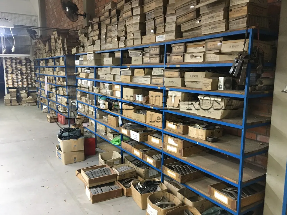 LOTE 130 - Prateleiras( 02 un )