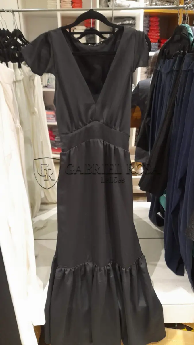 LOTE 001 - Calças Femininas, Bermudas Femininas, Blusões e Blusas de Lã,  Toucas, Camisas Femininas, Camisas Femininas Manga Longa, Macacão Feminino, Saias Femininas, Vestidos Femininos, Biquinis, Maiôs, Jaquetas de Couro Sintético, Jaqueta de  Brim Feminina, Casaco de Lã Feminino, Casacos Femininos, Camisetas Masculinas Manga Curta