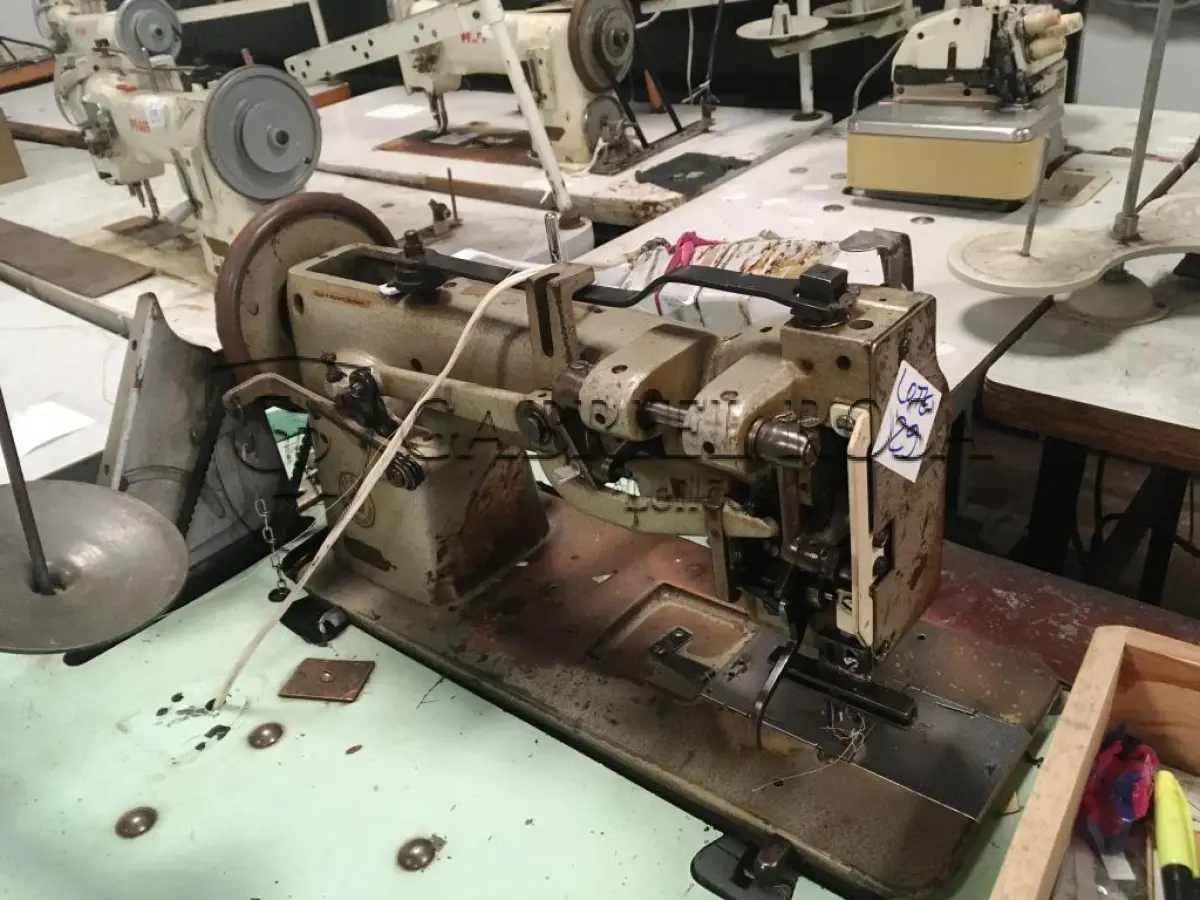 LOTE 029 - Máquinas de costura( 02 un )