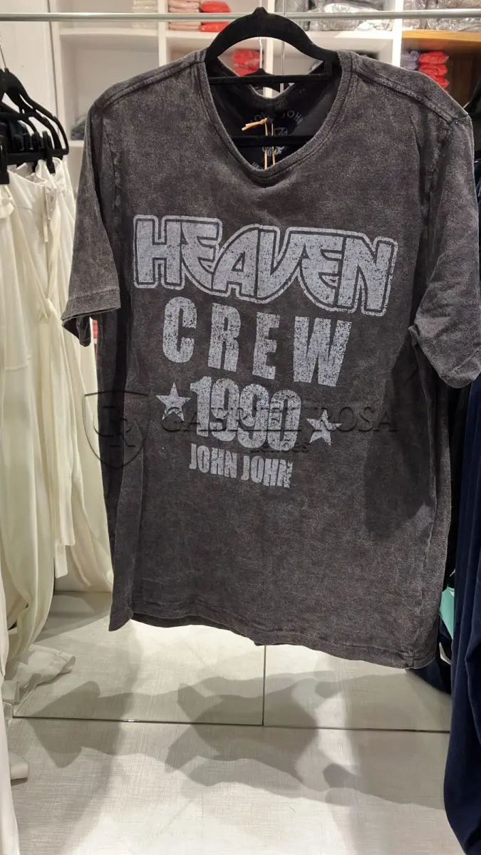 LOTE 001 - Calças Femininas, Bermudas Femininas, Blusões e Blusas de Lã,  Toucas, Camisas Femininas, Camisas Femininas Manga Longa, Macacão Feminino, Saias Femininas, Vestidos Femininos, Biquinis, Maiôs, Jaquetas de Couro Sintético, Jaqueta de  Brim Feminina, Casaco de Lã Feminino, Casacos Femininos, Camisetas Masculinas Manga Curta